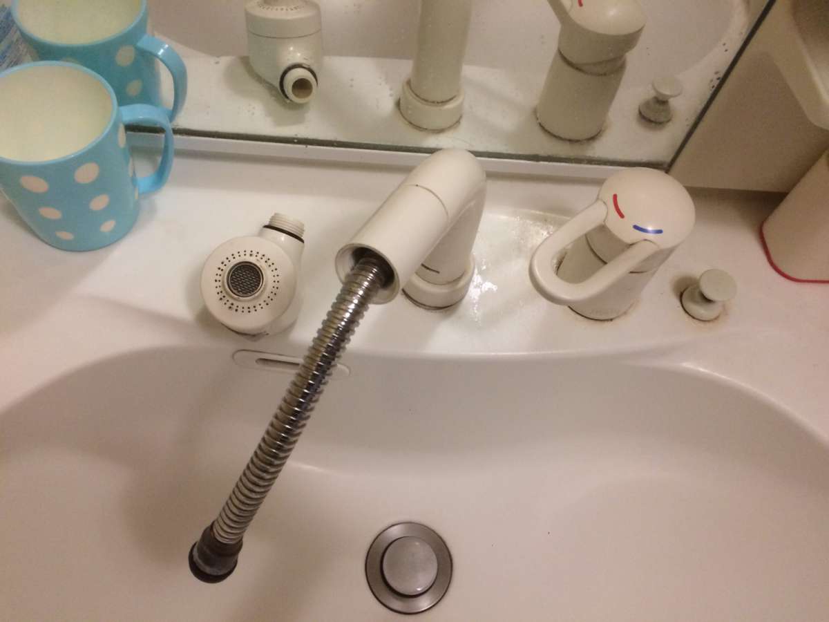 水漏れ時は慌てず「止水栓」または「元栓」を閉めましょう！ | 洗面台やトイレ・給湯器・エアコンなどの交換なら便利屋Handyman