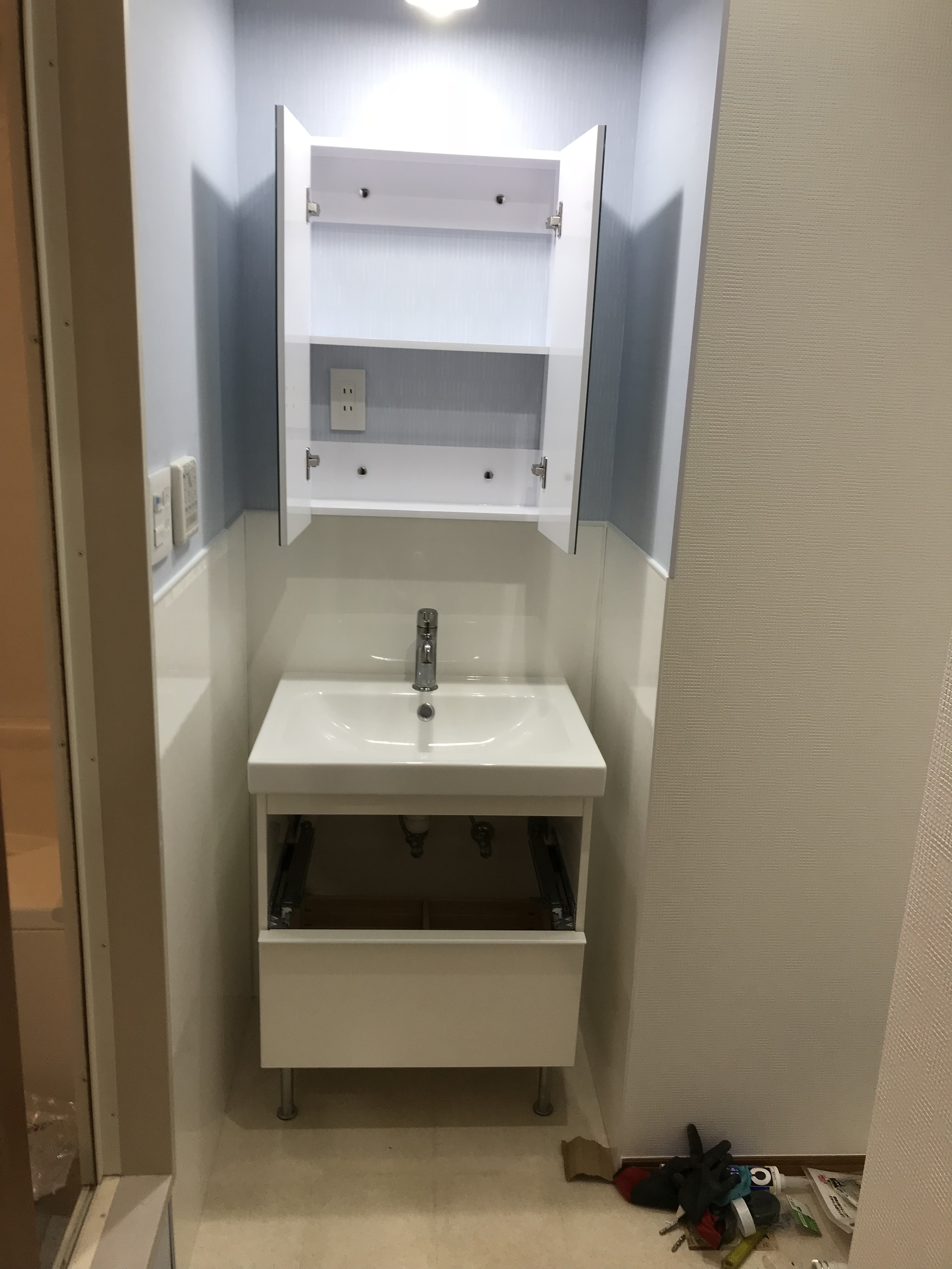 おしゃれな洗面所の作り方 洗面台やトイレ 給湯器 エアコンなどの交換なら便利屋handyman