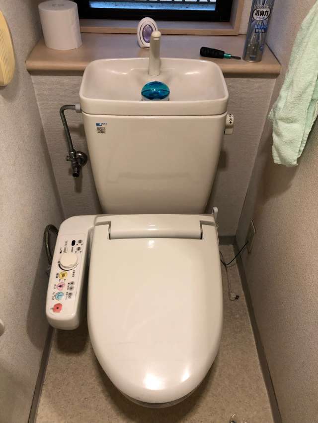 シャワートイレ温水便座交換 Inax1000シリーズ Inax Cw Rg1 Bn8 交換方法の手順 洗面台やトイレ 給湯器 エアコンなどの交換なら便利屋handyman