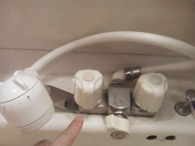 洗面化粧台2ハンドル水栓のハンドル交換