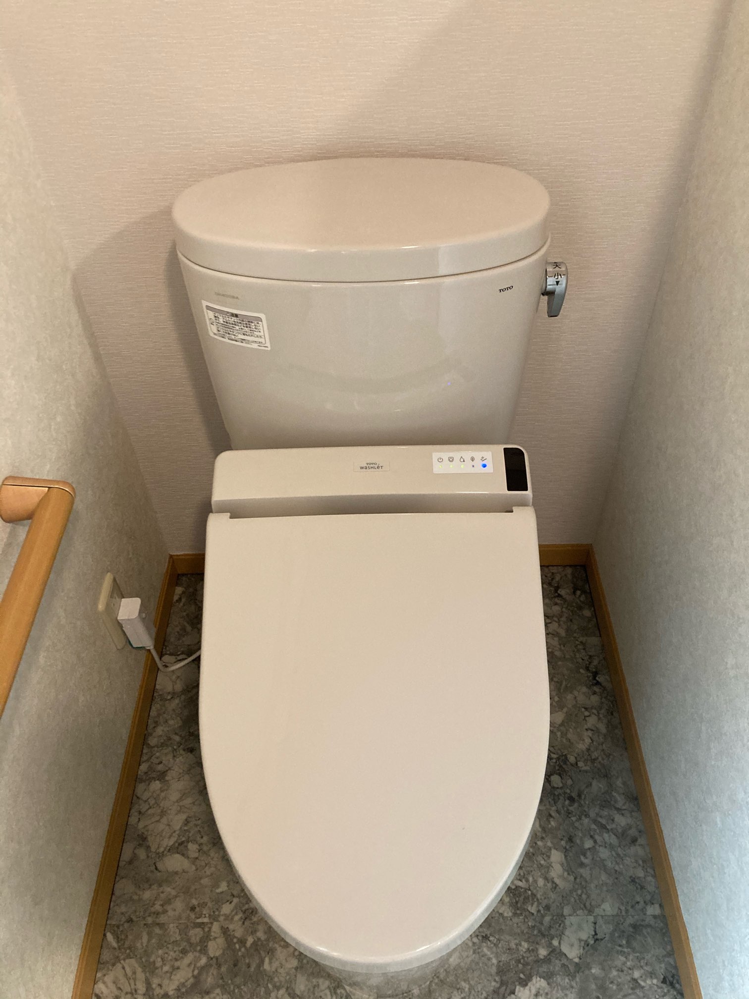 トイレ交換です！【TOTOピュアレストEX】 洗面台やトイレ・給湯器・エアコンなどの交換なら便利屋Handyman